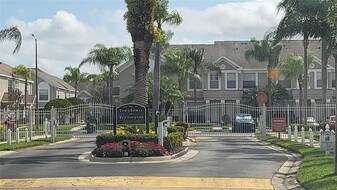 721 Kensington Lake Cir in Brandon, FL - Building Photo