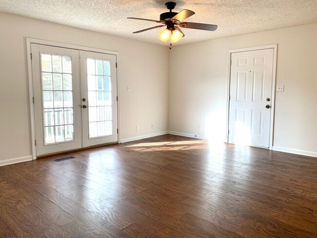 402 Jack Miller Blvd in Clarksville, TN - Building Photo - Building Photo