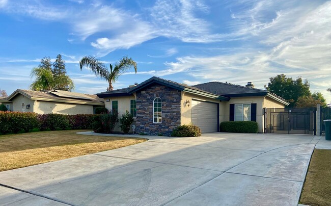 5502 White Pine Way in Bakersfield, CA - Foto de edificio - Building Photo