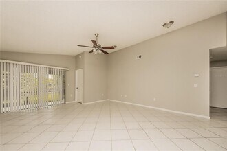4454 Sandhurst Dr in Orlando, FL - Foto de edificio - Building Photo