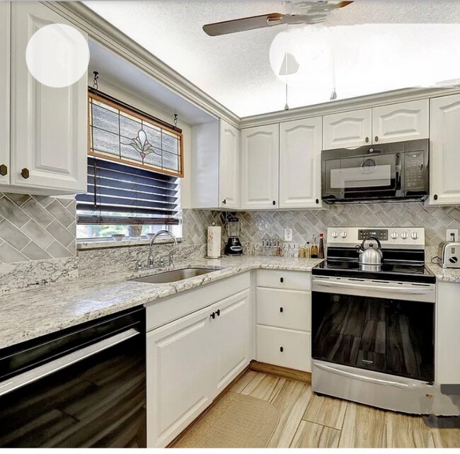 2950 SE Ocean Blvd in Stuart, FL - Building Photo - Building Photo