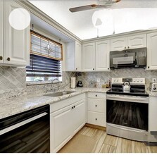 2950 SE Ocean Blvd in Stuart, FL - Building Photo - Building Photo