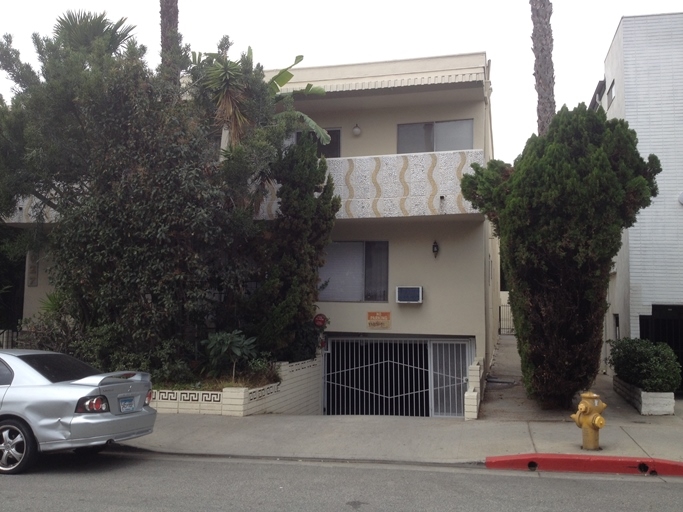 1027 N Stanley Ave in West Hollywood, CA - Building Photo