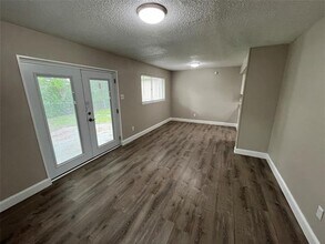504 Seaside Dr in Dallas, TX - Building Photo - Building Photo