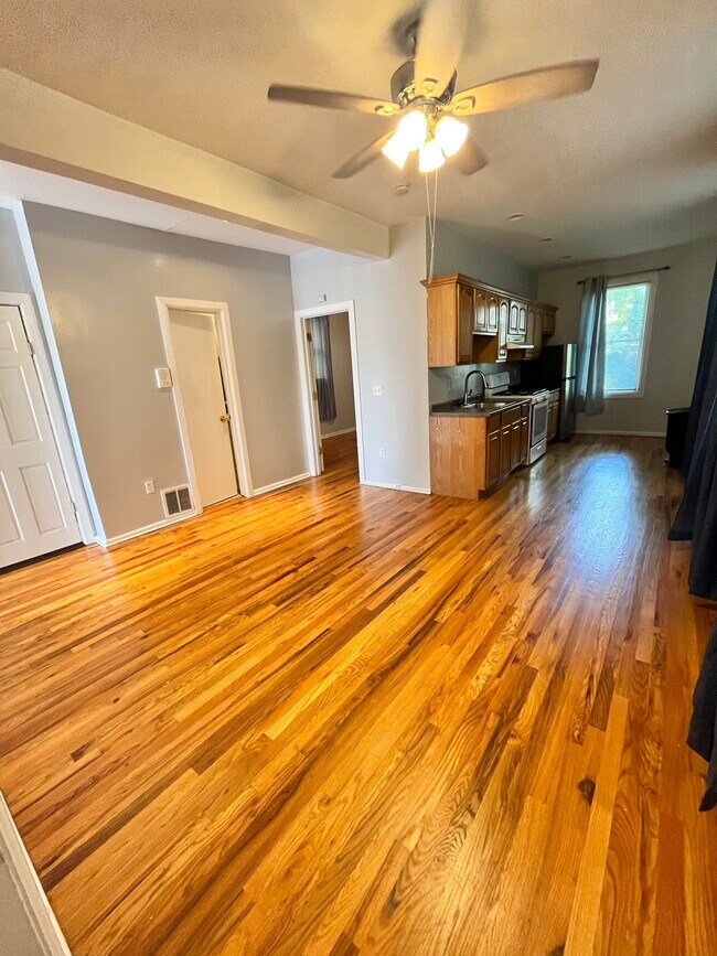 50 Gates Ave, Unit 2 in Jersey City, NJ - Foto de edificio - Building Photo