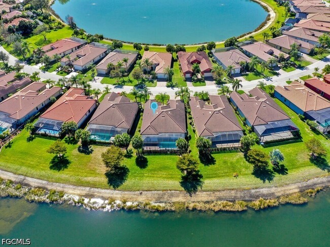 10093 Avalon Lake Cir in Ft. Myers, FL - Building Photo - Building Photo