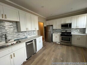 716 Columbia Rd-Unit -2L in Boston, MA - Building Photo - Building Photo