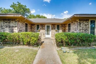 1135 Joanna Cir in Desoto, TX - Building Photo - Building Photo