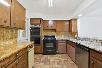 7138 Mobud Dr in Houston, TX - Building Photo - Building Photo