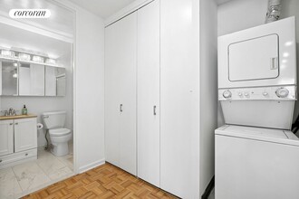 350 W 50th St in New York, NY - Building Photo - Building Photo