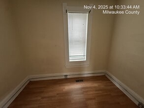 916 S 11th St, Unit A in Milwaukee, WI - Building Photo - Building Photo