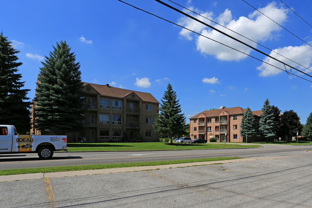 Allanview Place in Barrie, ON - Building Photo