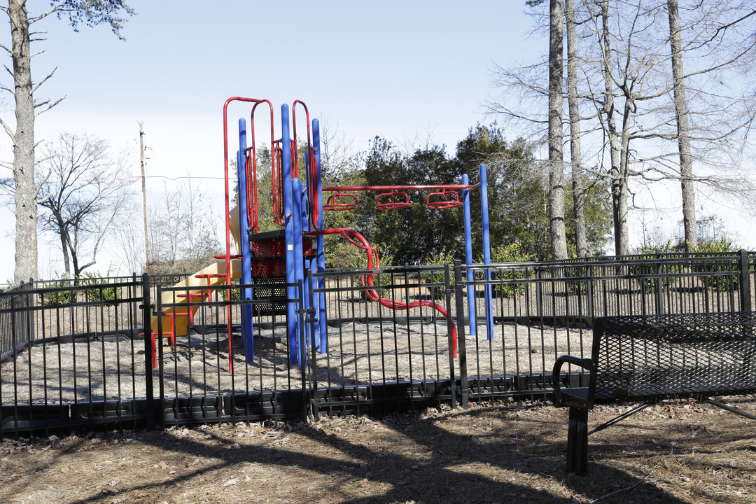 Oakcrest Apartments in Travelers Rest, SC - Building Photo