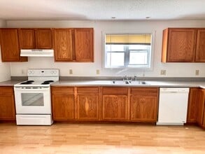 10 Colby Way, Unit C in Ellsworth, ME - Foto de edificio - Building Photo