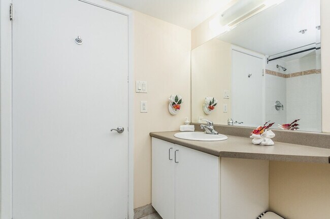1206 Rue Sanguinet in Montréal, QC - Building Photo - Building Photo