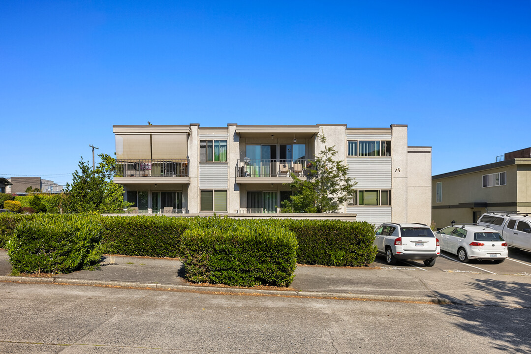 Carmel Apartments in Seattle, WA - Building Photo