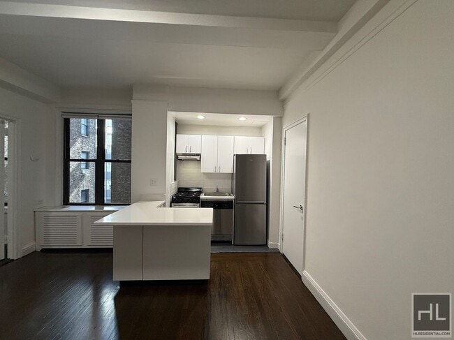 EAST 46 STREET in New York, NY - Building Photo - Building Photo