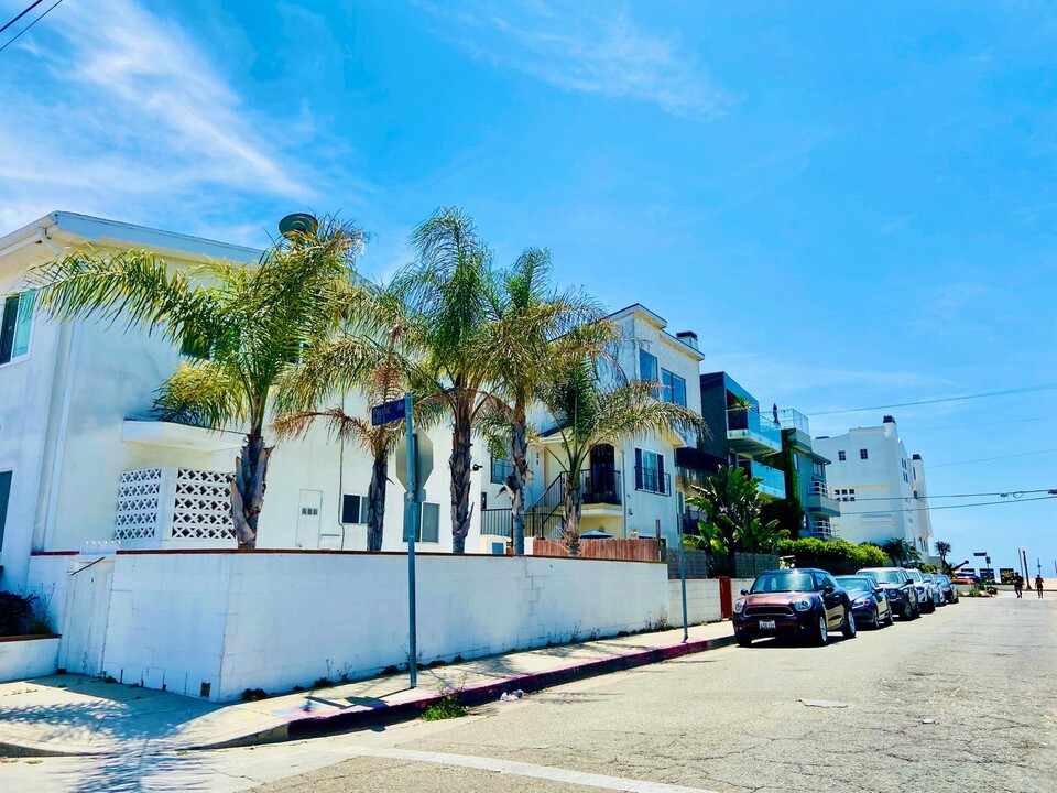 5105 Pacific Ave in Los Angeles, CA - Building Photo