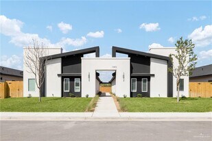 15 N 25th St in McAllen, TX - Building Photo