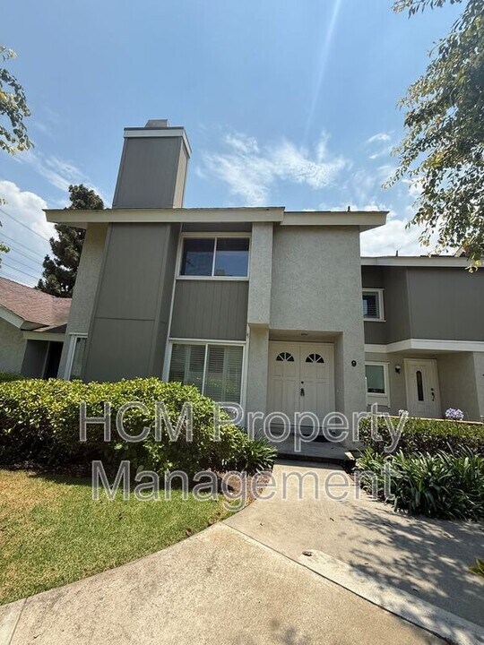 9 Goldenbush in Irvine, CA - Foto de edificio