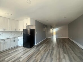 181 Hale Ave in Brooklyn, NY - Building Photo - Building Photo