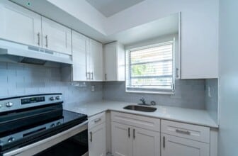 4130 SW 24th Ct in Fort Lauderdale, FL - Building Photo - Building Photo