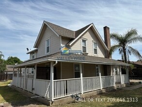 1006 Moffett Rd in Modesto, CA - Building Photo - Building Photo