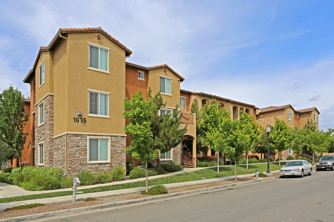 Willow Glen Natomas Apartments in Sacramento, CA - Building Photo