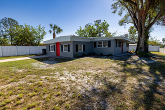 1302 Warrington Wy in Tampa, FL - Foto de edificio - Building Photo