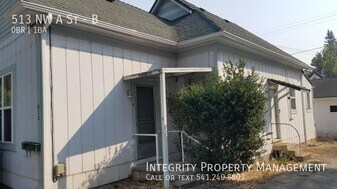 513 NW A St in Grants Pass, OR - Building Photo