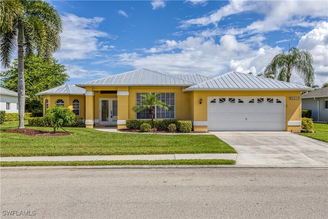 23496 Olde Meadowbrook Cir in Bonita Springs, FL - Building Photo