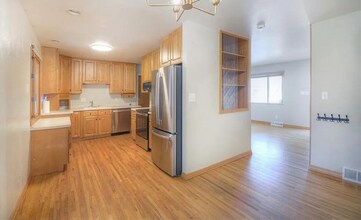 2912 Jon St in Colorado Springs, CO - Foto de edificio - Building Photo