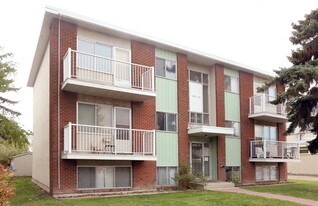 12321 82nd St NW in Edmonton, AB - Building Photo