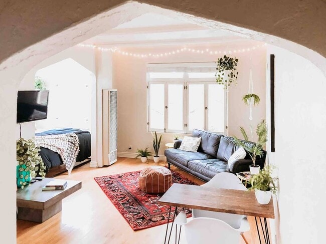 The Adelon - FURNISHED SUITES in Beverly Hills, CA - Building Photo - Building Photo