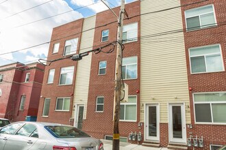 912 N 19th St in Philadelphia, PA - Building Photo - Building Photo