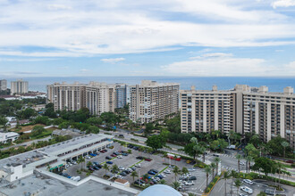 Sea Ranch Club B in Lauderdale-by-the-Sea, FL - Building Photo - Building Photo