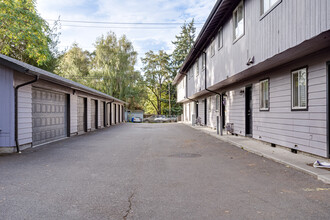 Roosevelt Townhomes in Eugene, OR - Building Photo - Building Photo