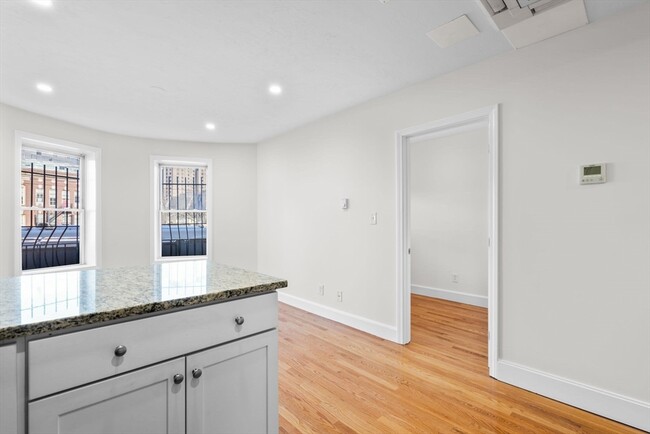 754 Huntington Ave, Unit 5