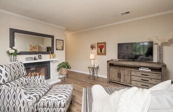 2000 Palm Ave in San Mateo, CA - Building Photo - Building Photo