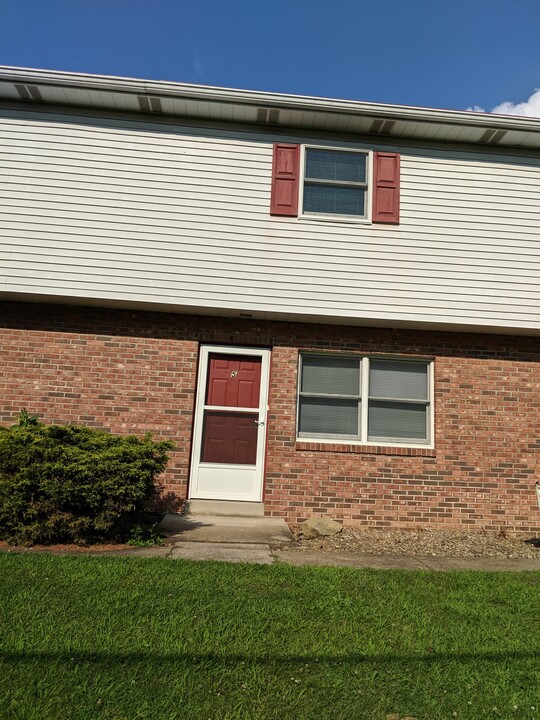 74 Evergreen Terrace Dr, Unit 74 Evergeen terrace Dr in Steubenville, OH - Building Photo