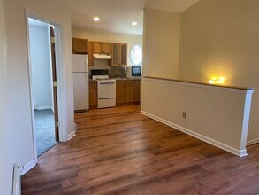 90 Birch Ave E in Farmingdale, NY - Foto de edificio - Building Photo