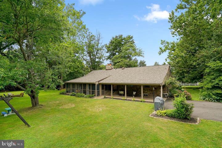 15027 Braddock Rd in Centreville, VA - Building Photo