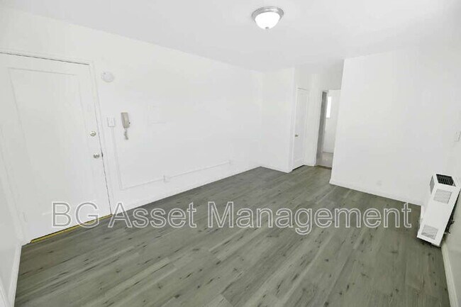 2039 MacArthur Blvd in Oakland, CA - Building Photo - Building Photo