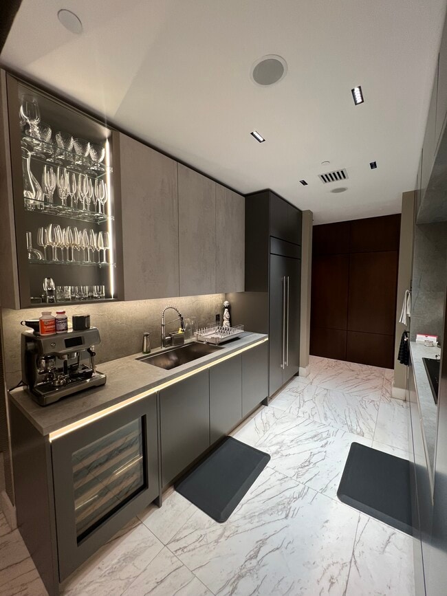 21205 NE 37th Ave, Unit 2605 in Aventura, FL - Building Photo - Building Photo