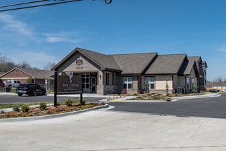 The Lodge Apartments in Claremore, OK - Foto de edificio - Building Photo