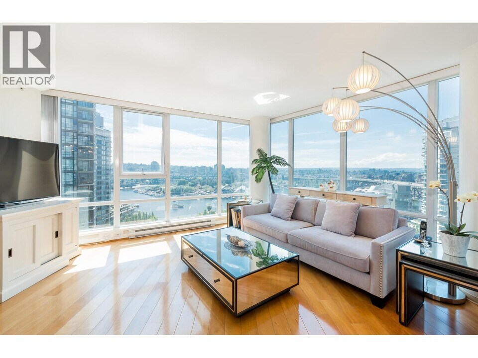 1438 Richards St in Vancouver, BC - Building Photo