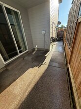 1620 SE Barberry Ave in Dallas, OR - Building Photo - Building Photo