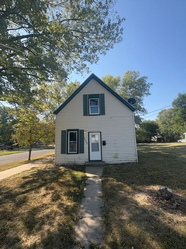 property at 1026 E Kansas St