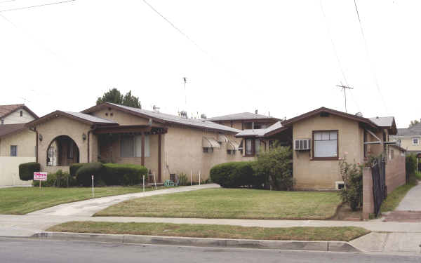 610-612 E Newmark Ave in Monterey Park, CA - Foto de edificio