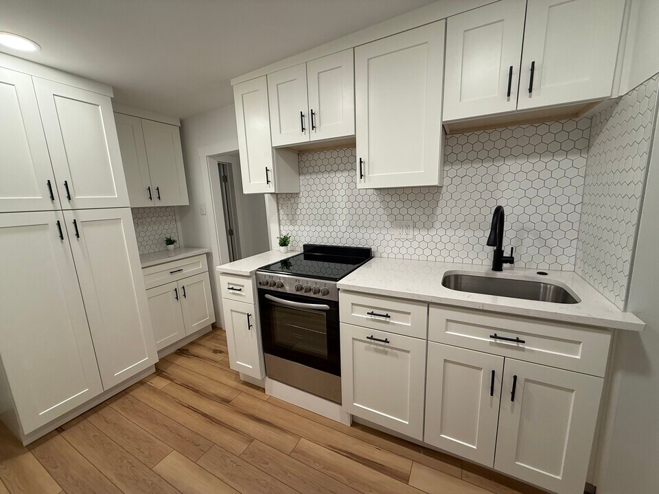 717 Asbury Ave, Unit 3rd Floor in Ocean City, NJ - Building Photo